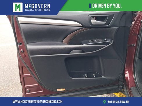 Used 2019 Toyota Highlander XLE image 12