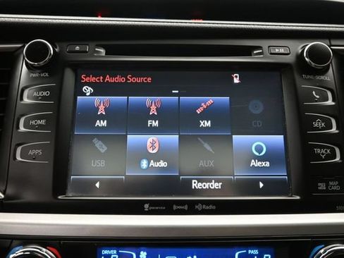 Used 2018 Toyota Highlander XLE AWD/4WD image 14
