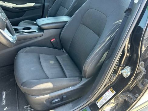 Used 2025 Nissan Altima 2.5 SV FWD image 8