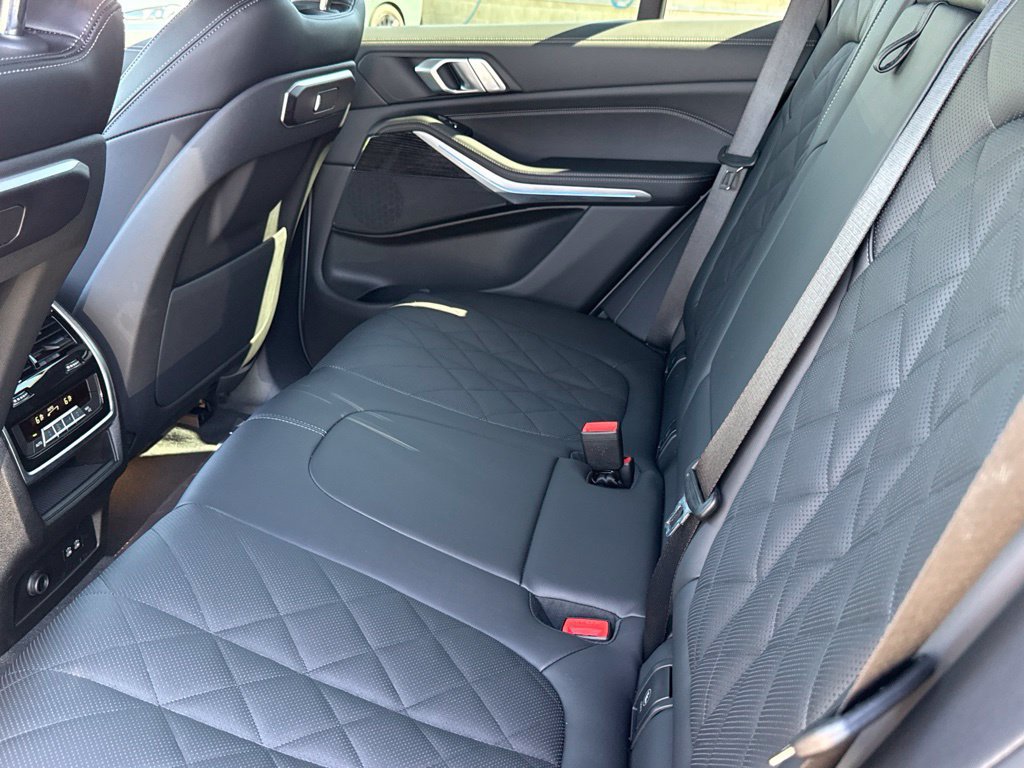 Used 2026 BMW X5 sDrive40i w/ M Sport Package RWD image 32