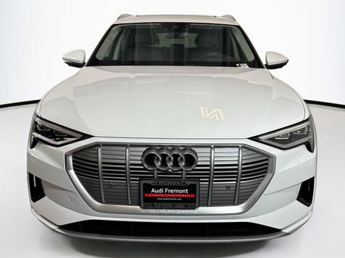 Used 2019 Audi e-tron Prestige w/ Prestige Package image 2