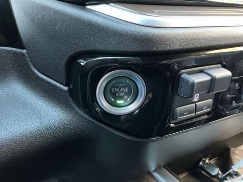 Used 2022 Chevrolet Silverado 1500 High Country w/ Technology Package image 21