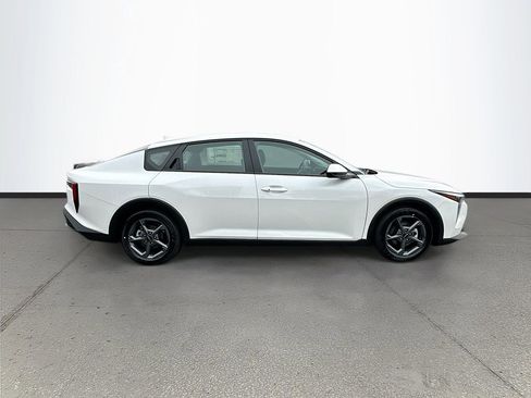 New 2025 Kia K4 LXS image 8