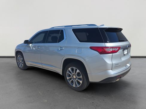 Used 2020 Chevrolet Traverse Premier FWD image 3