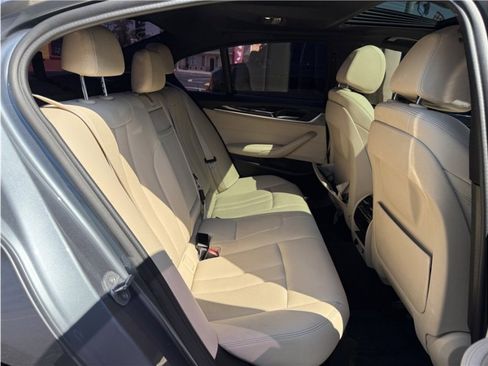 Used 2019 BMW 530i image 25