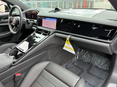 Certified 2025 Porsche Panamera image 22