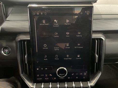 Used 2025 GMC Acadia AT4 w/ Luxury Package image 16