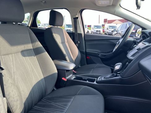 Used 2017 Ford Focus SE FWD image 25