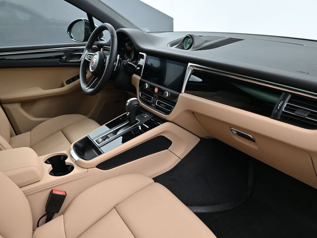 Used 2026 Porsche Macan AWD/4WD image 14