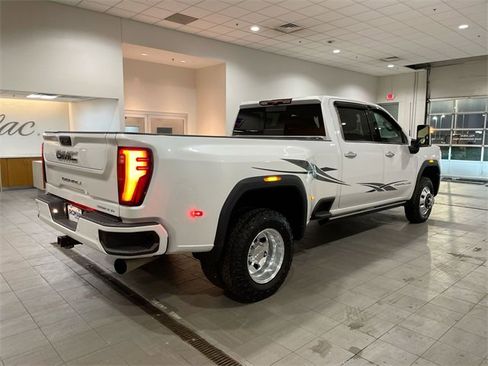 Used 2024 GMC Sierra 3500 Denali Ultimate image 5