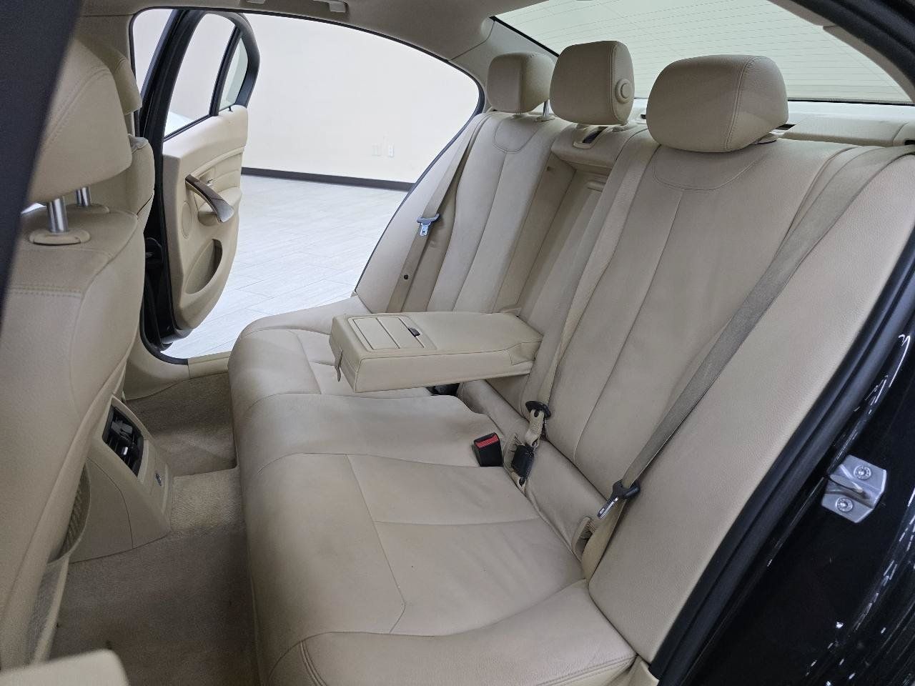 Used 2013 BMW 328i Sedan RWD image 24