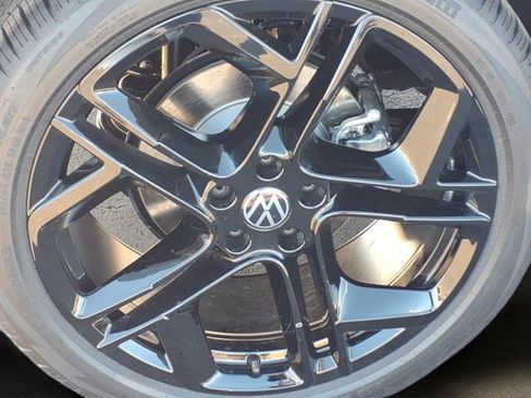 New 2026 Volkswagen Tiguan SE R-Line image 5