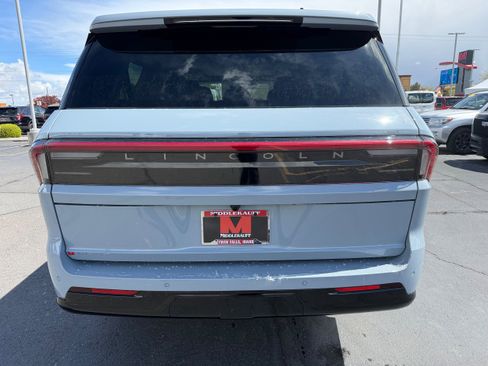 New 2026 Lincoln Navigator L Reserve AWD/4WD image 4