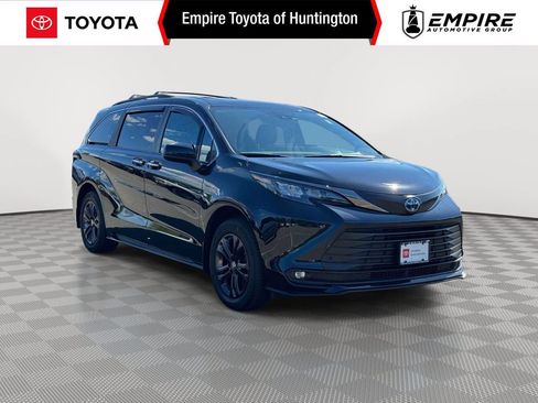 Used 2024 Toyota Sienna XLE Woodland Edition AWD/4WD image 1