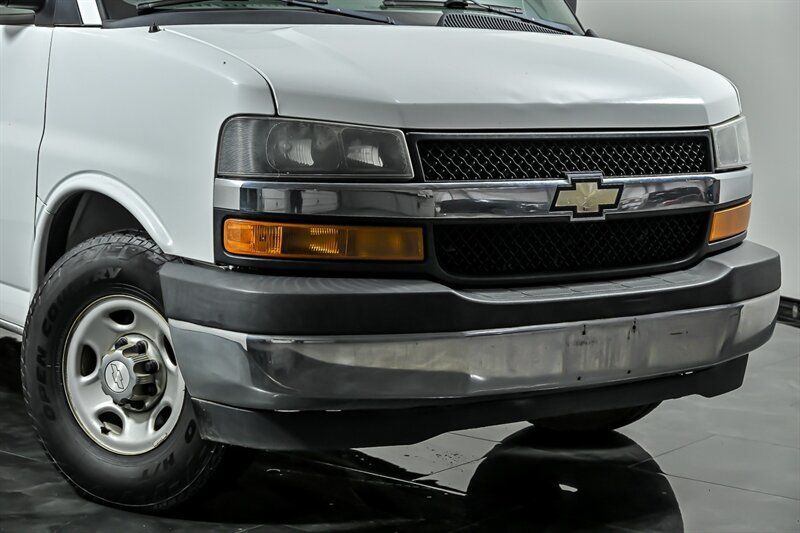 Used 2017 Chevrolet Express 3500 LT w/ LT Preferred Equipment Group RWD image 2