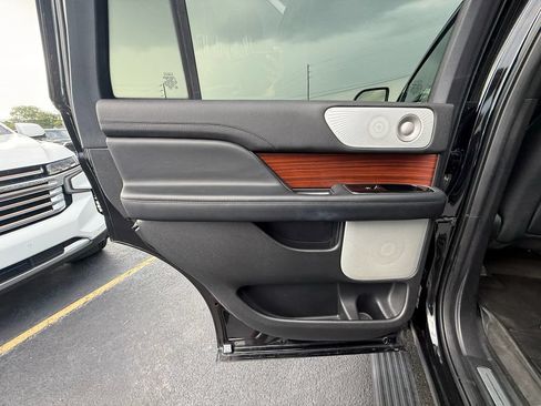 Used 2020 Lincoln Navigator Reserve w/ Luxury Package AWD/4WD image 18