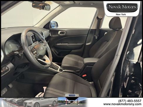 Used 2025 Hyundai Venue SEL image 11