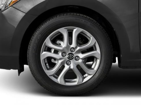 Used 2018 Toyota Yaris iA image 11