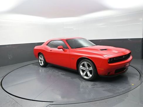 Used 2016 Dodge Challenger R/T RWD image 33