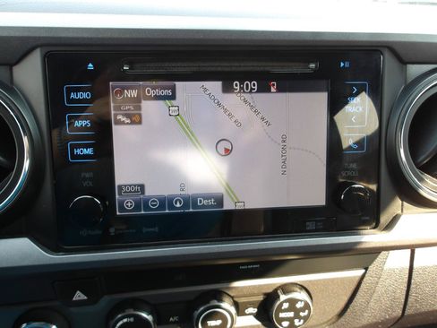 Used 2019 Toyota Tacoma TRD Off-Road AWD/4WD image 18