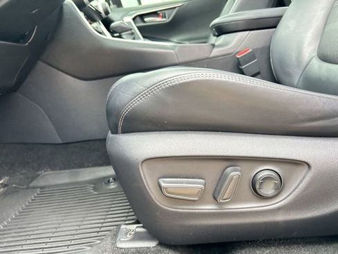 Used 2019 Toyota RAV4 Limited w/ Advanced Technology Package AWD/4WD image 32