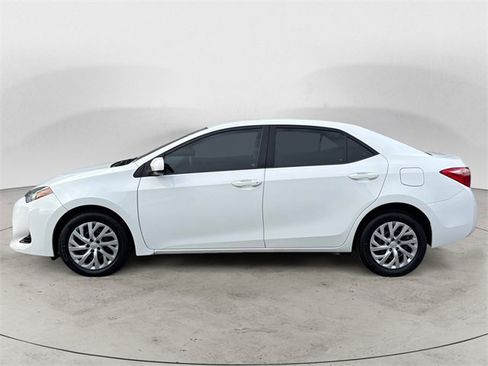 Used 2017 Toyota Corolla LE image 2