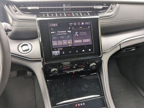 Used 2024 Jeep Grand Cherokee L Laredo image 11