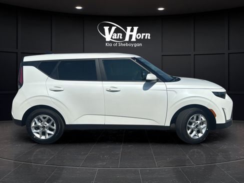 Certified 2025 Kia Soul S FWD image 8