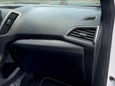 Used 2022 Ford Edge ST image 16