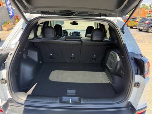 Used 2022 Jeep Cherokee Latitude Lux w/ Sun & Sound Group FWD image 11