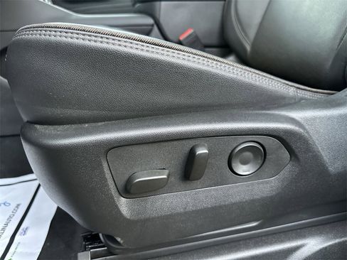 Used 2024 Chevrolet Suburban High Country image 11