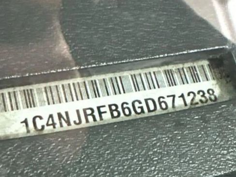 Used 2016 Jeep Patriot Latitude AWD/4WD image 12