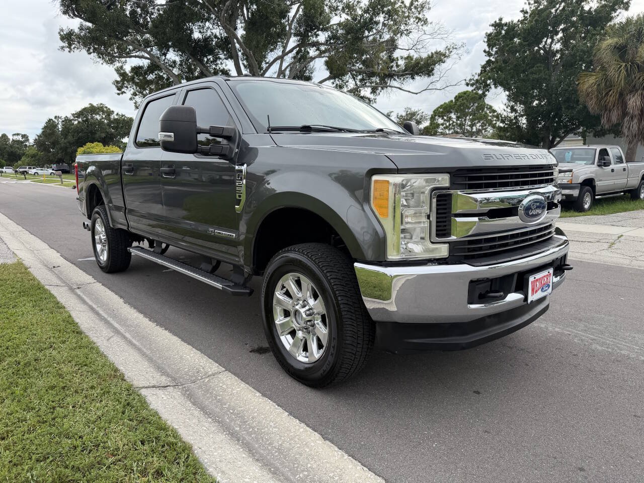 Used 2017 Ford F250 XLT AWD/4WD image 2
