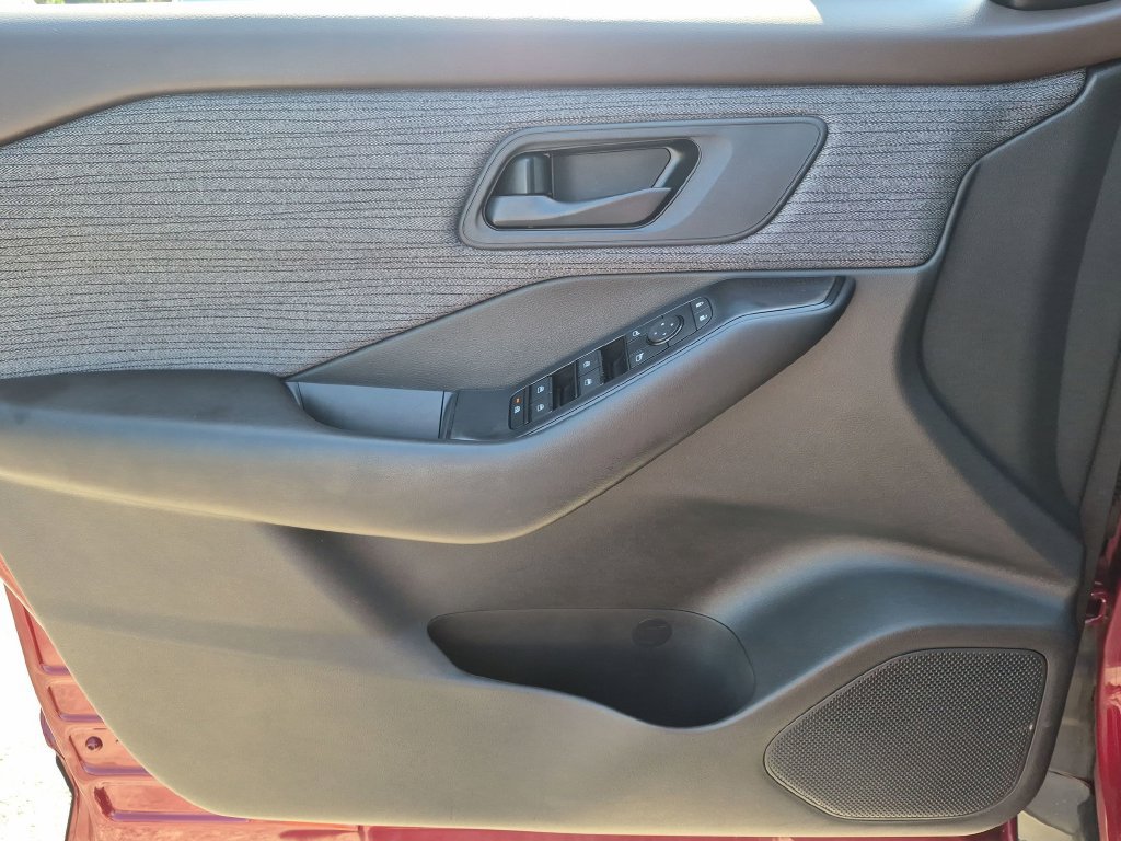 Used 2023 Nissan Rogue S FWD image 33