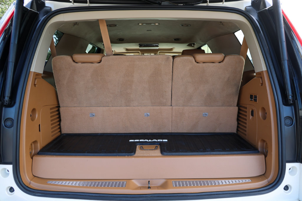 Used 2015 Cadillac Escalade Platinum AWD/4WD image 38