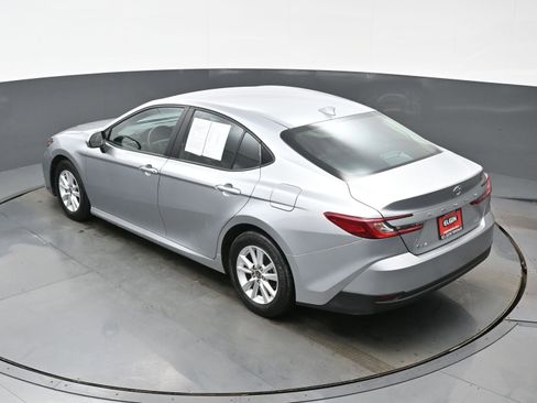Used 2025 Toyota Camry LE image 36