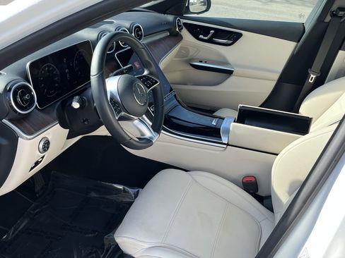 Used 2025 Mercedes-Benz C 300 4MATIC Sedan image 9