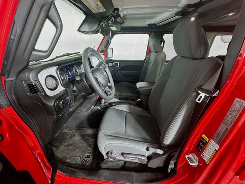 Used 2025 Jeep Wrangler Willys image 13