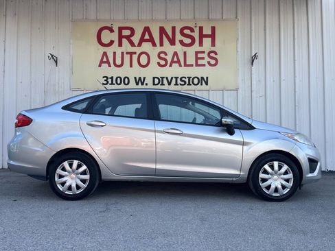 Used 2013 Ford Fiesta SE image 2