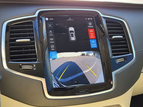 Certified 2023 Volvo XC90 T8 Ultimate w/ Lounge Package image 25