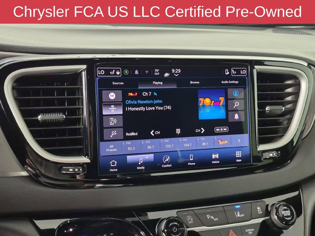 Certified 2025 Chrysler Pacifica Select FWD image 26