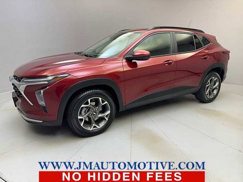 Used 2024 Chevrolet Trax LT w/ Driver Confidence Package image 1