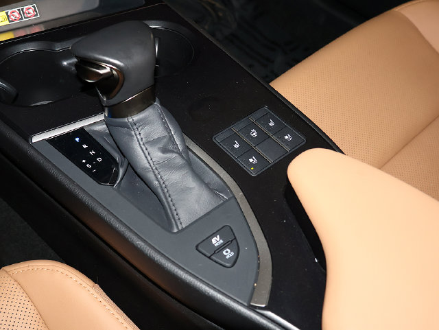 Used 2024 Lexus UX 250h AWD w/ Premium Package image 20