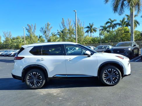 Certified 2024 Nissan Rogue Platinum w/ Platinum Premium Package image 8