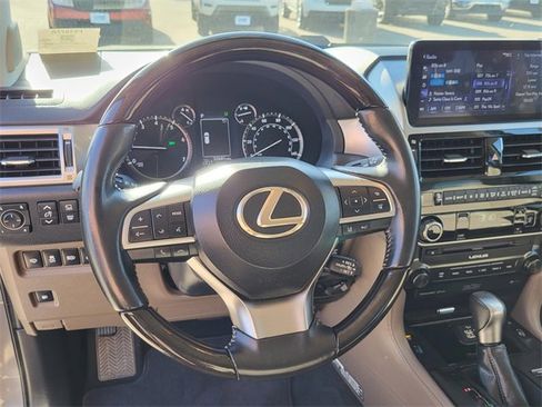 Used 2023 Lexus GX 460 Luxury image 2