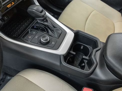 Used 2022 Toyota RAV4 LE image 12