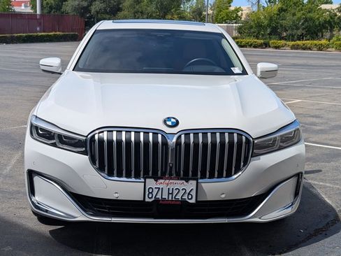 Certified 2022 BMW 750i xDrive w/ Executive Package AWD/4WD image 2