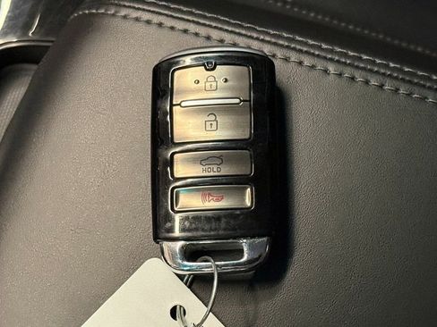 Used 2018 Kia Cadenza Premium w/ Luxury Package image 19