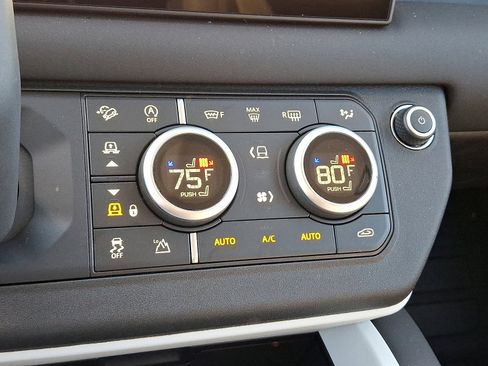 Used 2025 Land Rover Defender 110 S image 16