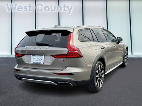 Used 2020 Volvo V60 T5 Cross Country w/ Cross Country Pro Package image 4